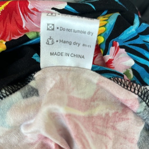 NWOT Tropical Floral Maxi Dress with Pockets in Size Small Crinkle Texture - Picture 6 of 7